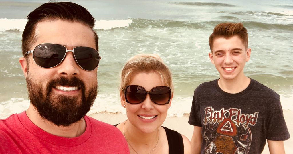 How to Enjoy time at the beach and still run successful marketing campaigns with Derek Pierce and his cutting edge SEO strategies